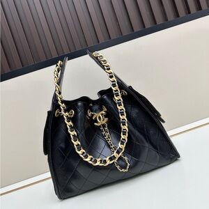 CHANEL Black Quilted Shoulder Bag with Gold Chain